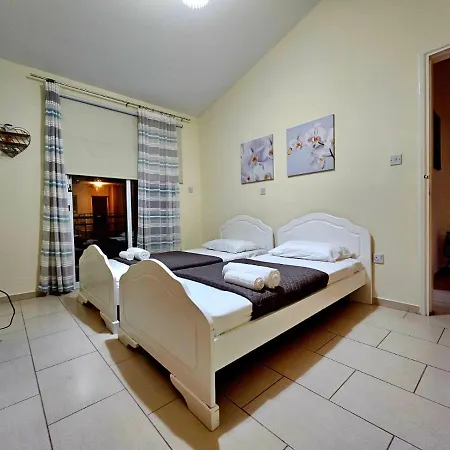 Spacious With Private Pool Pafos