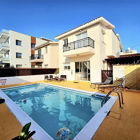 Spacious With Private Pool Vila *