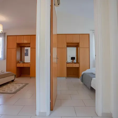 Spacious With Private Pool Vila