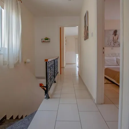 Spacious With Private Pool Vila